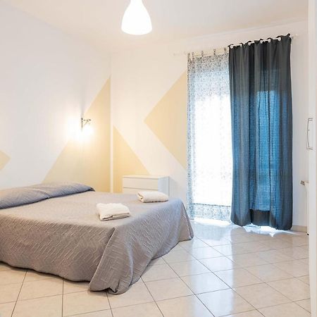 Nuovo Appartamento Beige Bari Bagian luar foto