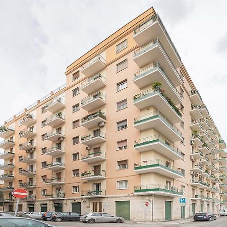 Nuovo Appartamento Beige Bari Bagian luar foto