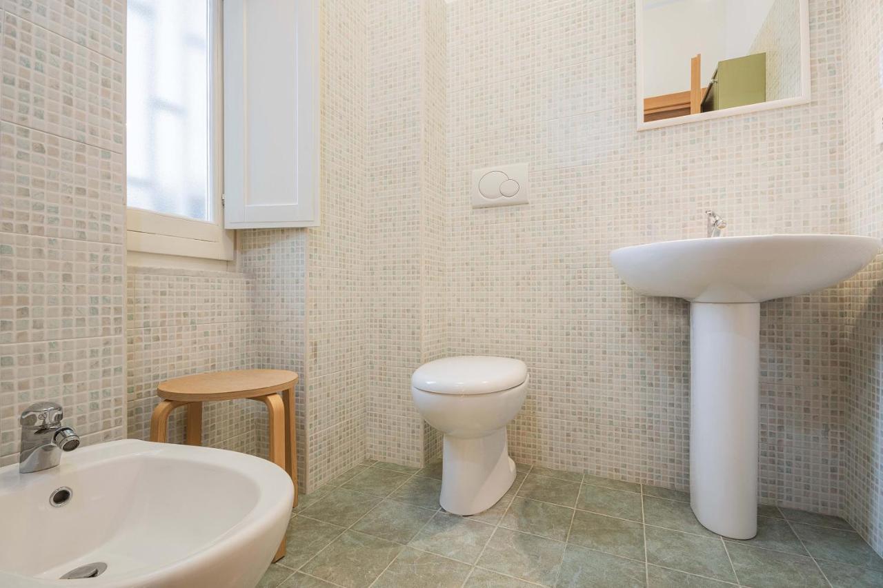 Nuovo Appartamento Beige Bari Bagian luar foto