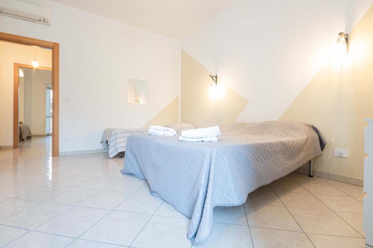 Nuovo Appartamento Beige Bari Bagian luar foto