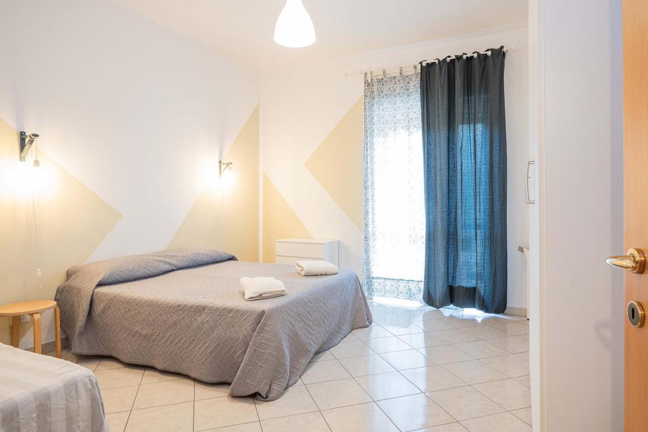 Nuovo Appartamento Beige Bari Bagian luar foto