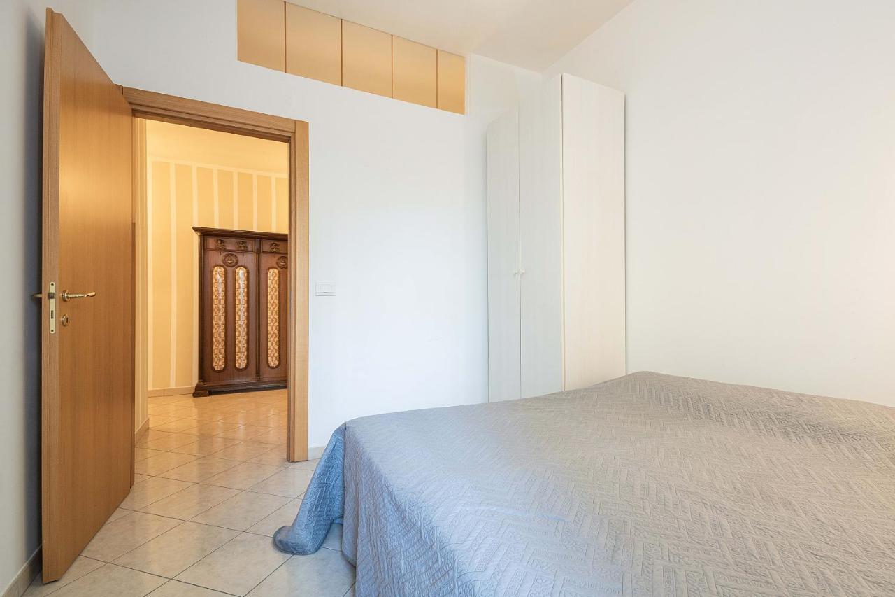 Nuovo Appartamento Beige Bari Bagian luar foto