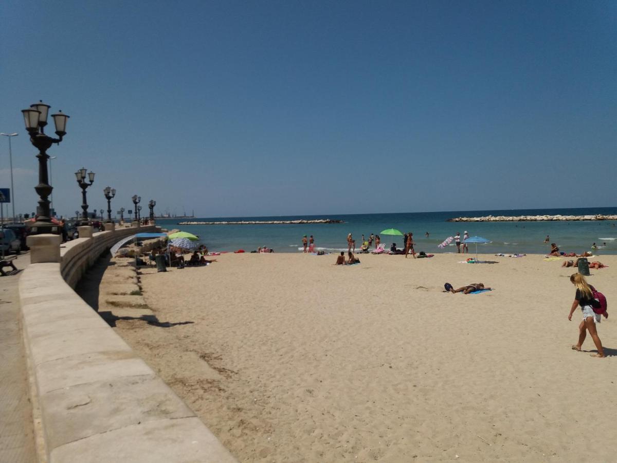 Nuovo Appartamento Beige Bari Bagian luar foto