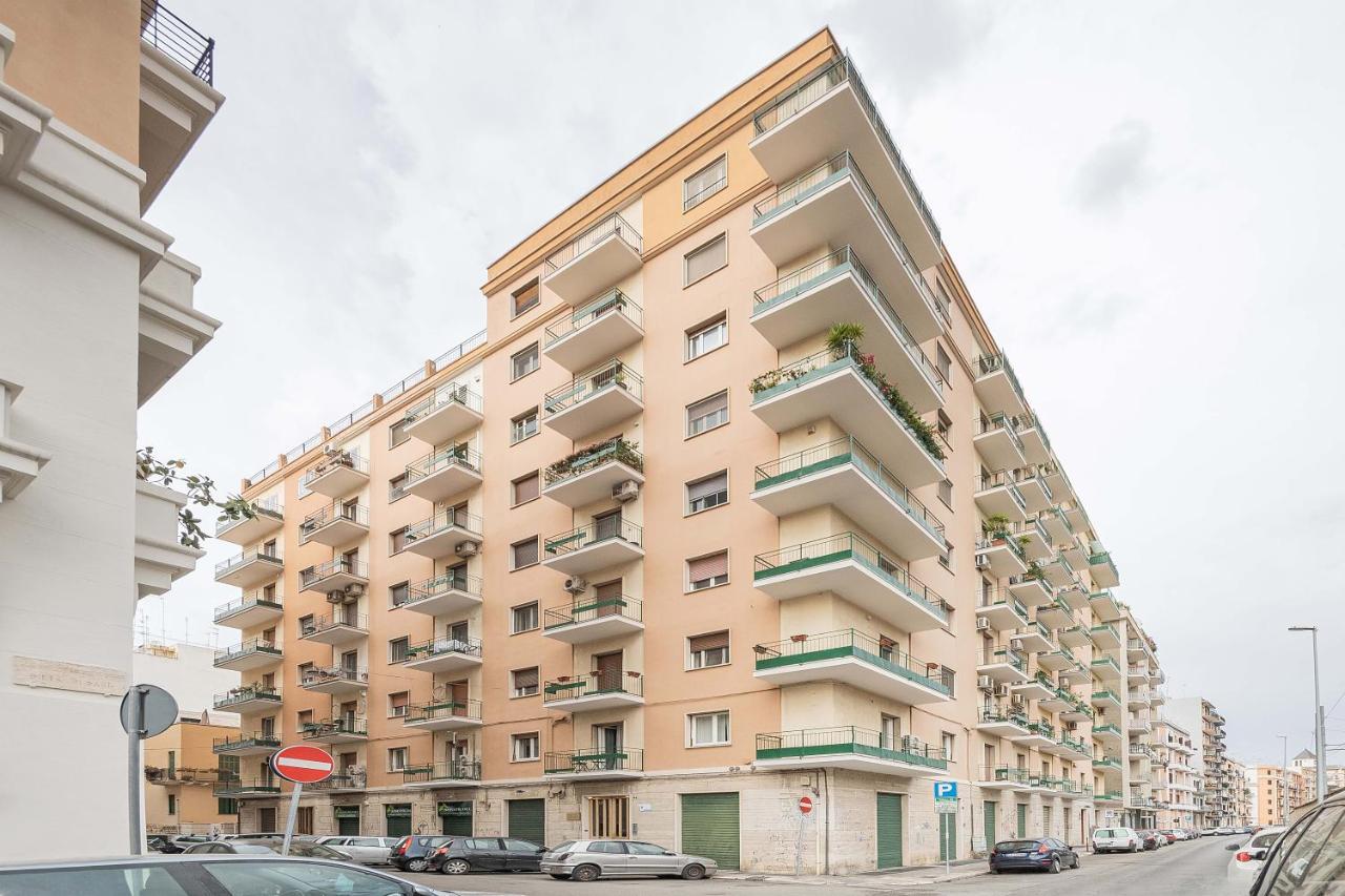 Nuovo Appartamento Beige Bari Bagian luar foto