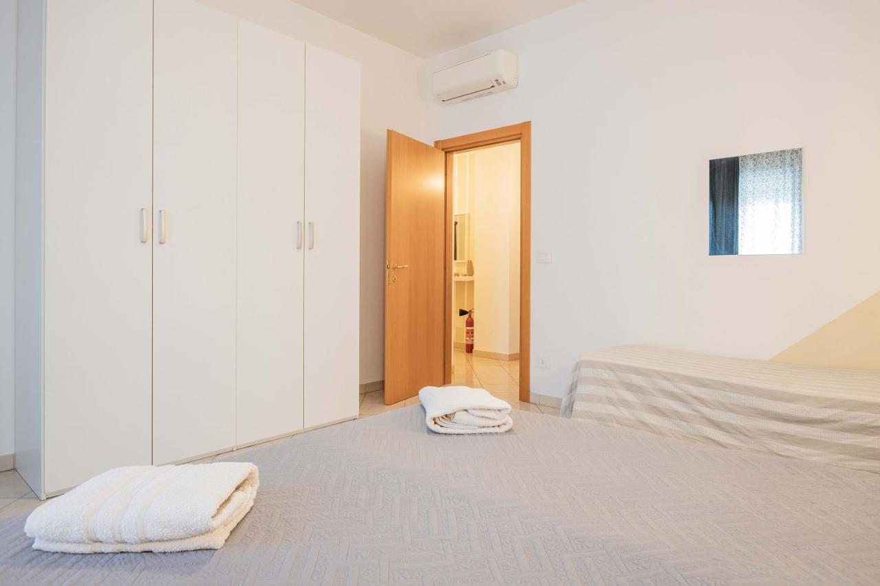 Nuovo Appartamento Beige Bari Bagian luar foto